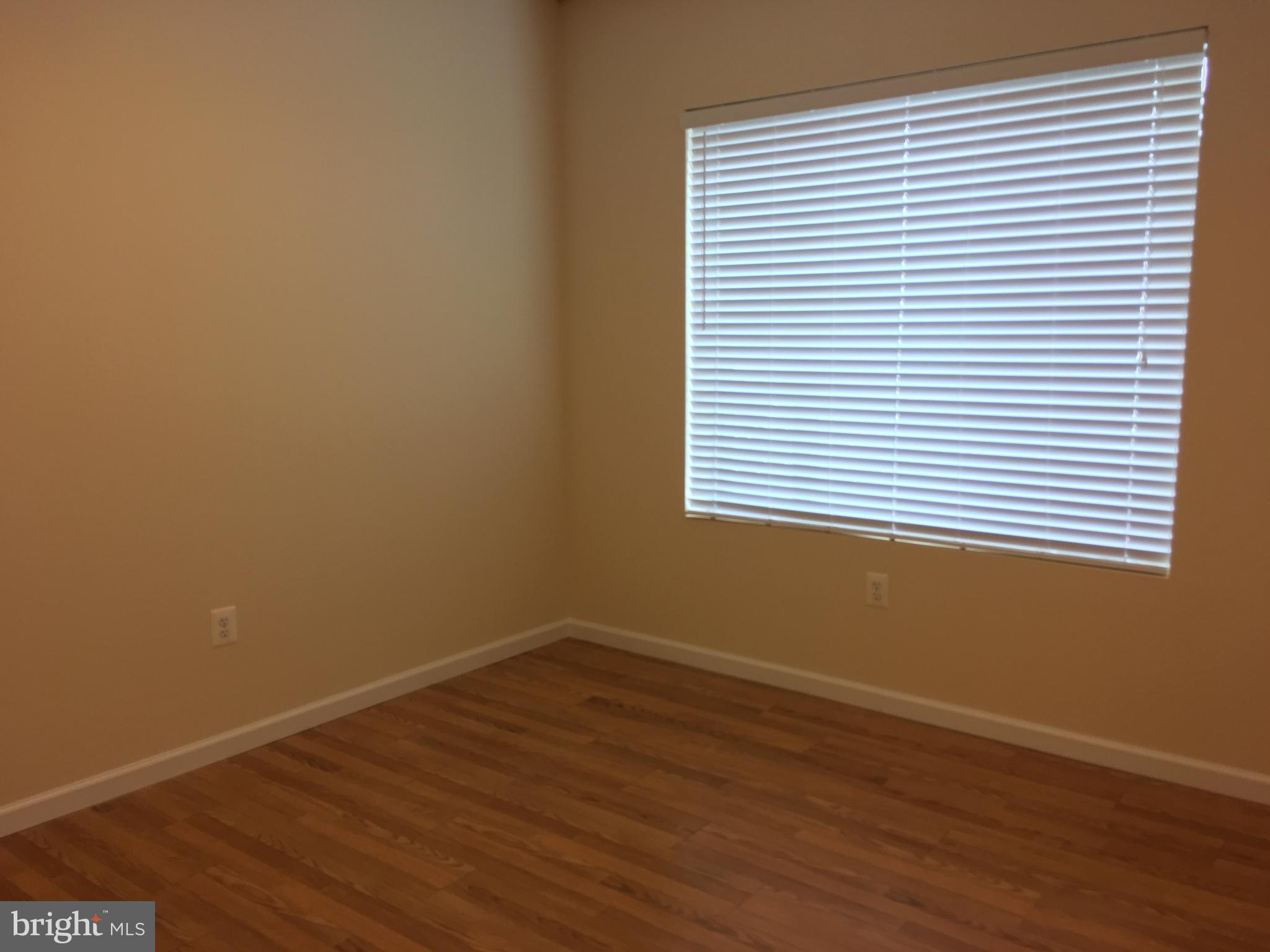 HORNBAKER INDUSTRIAL PARK - Commercial Lease