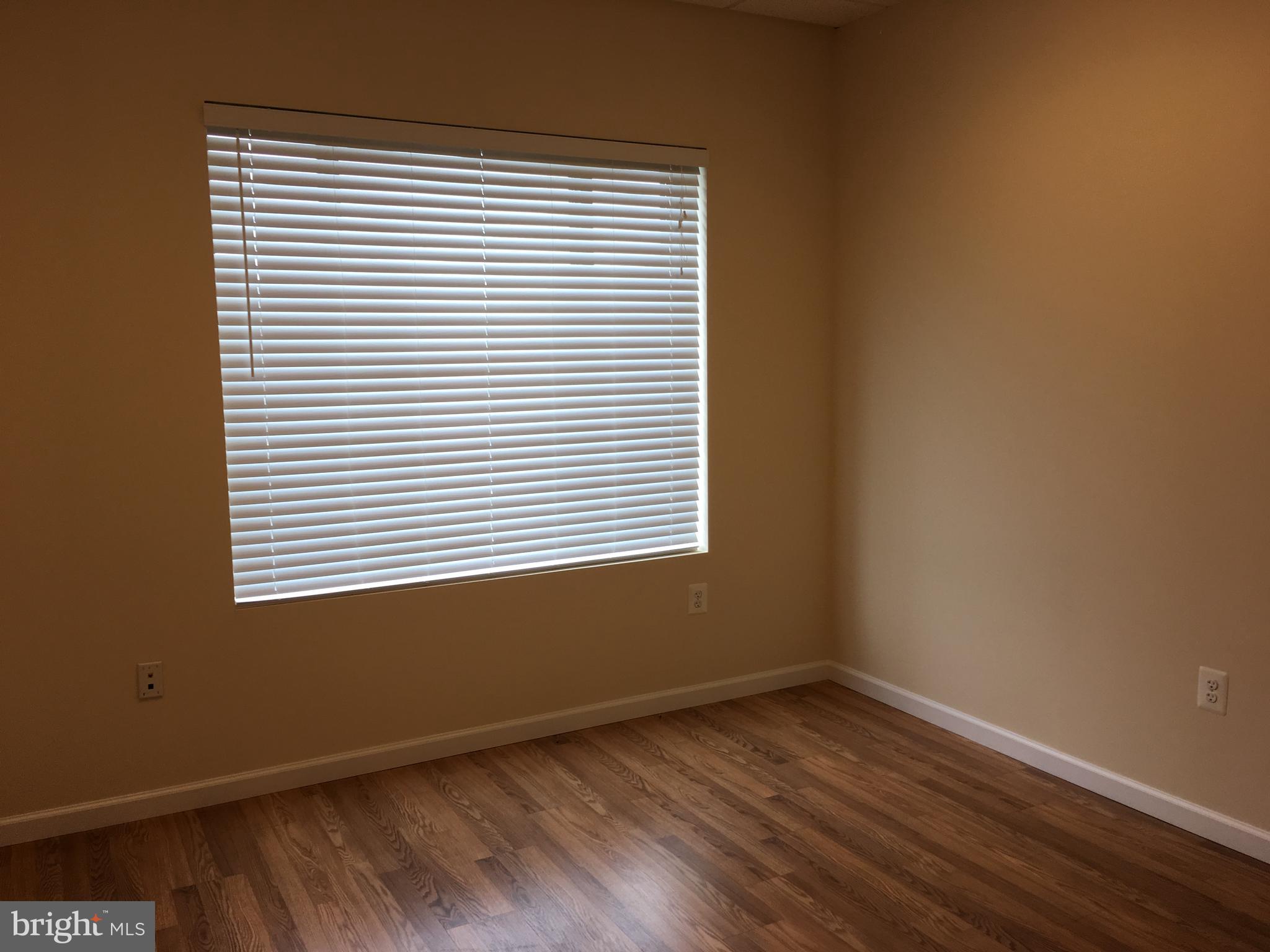 HORNBAKER INDUSTRIAL PARK - Commercial Lease