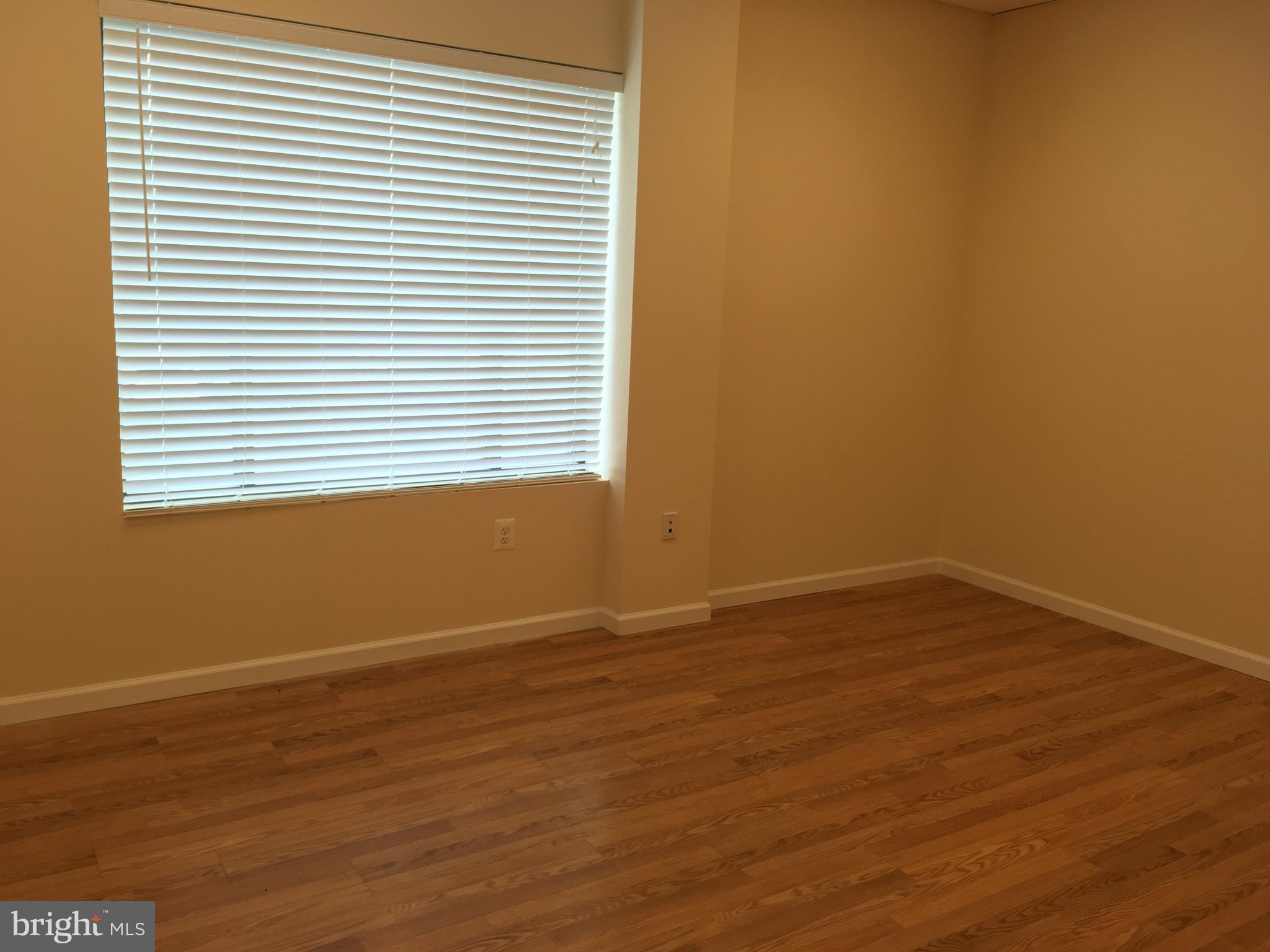 HORNBAKER INDUSTRIAL PARK - Commercial Lease