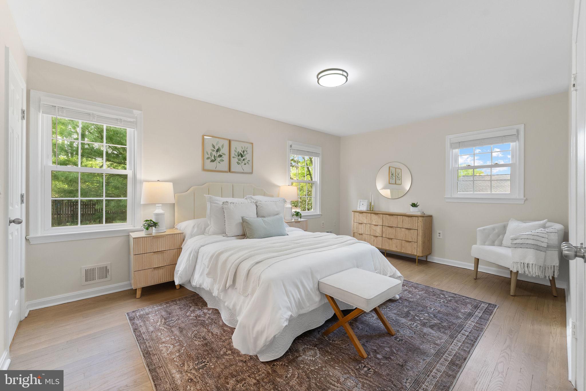 MANOR LAKE - Residential