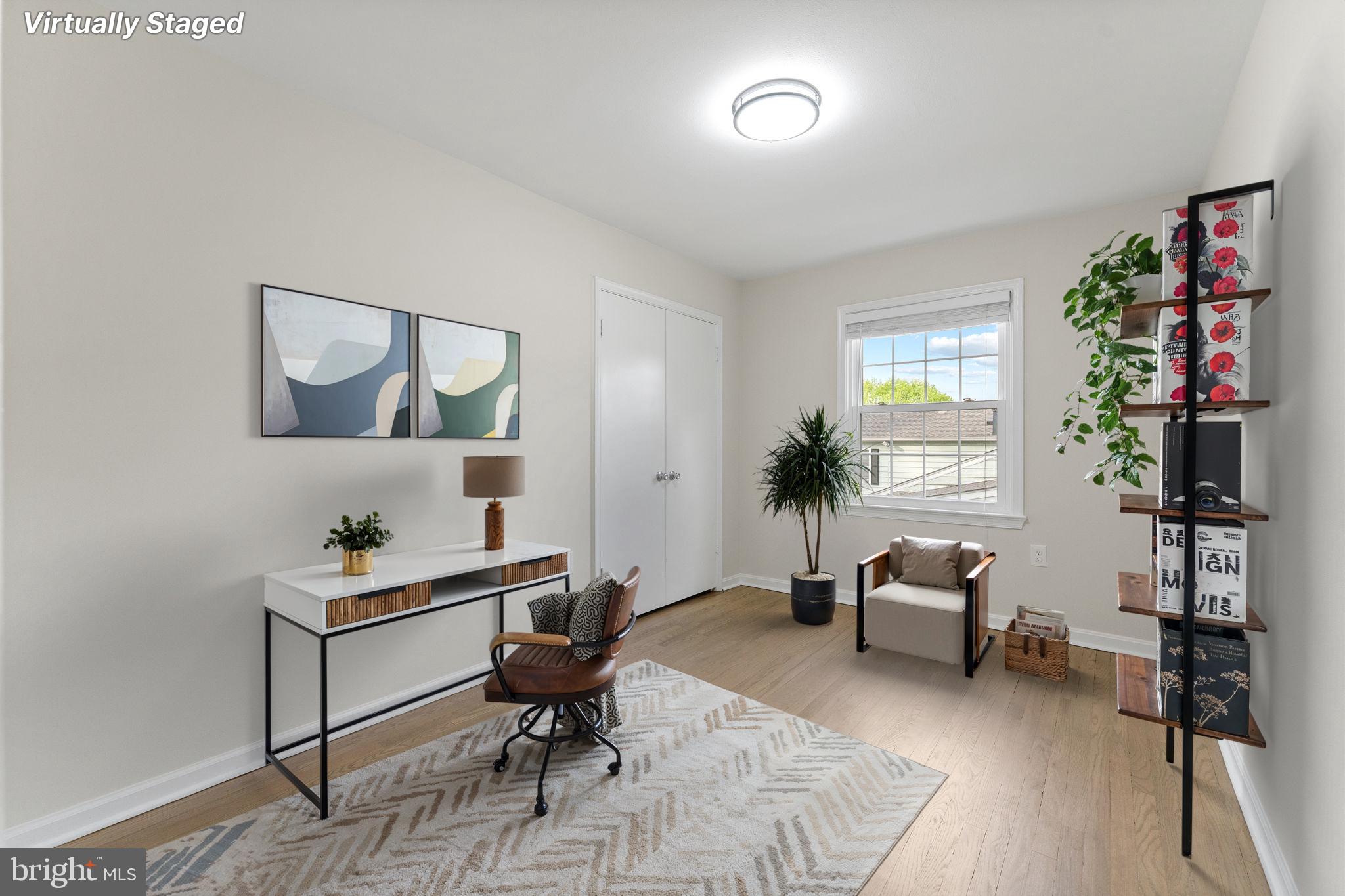 MANOR LAKE - Residential