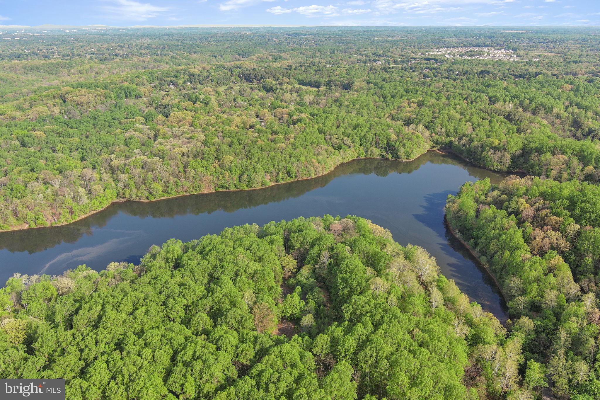 MANOR LAKE - Residential