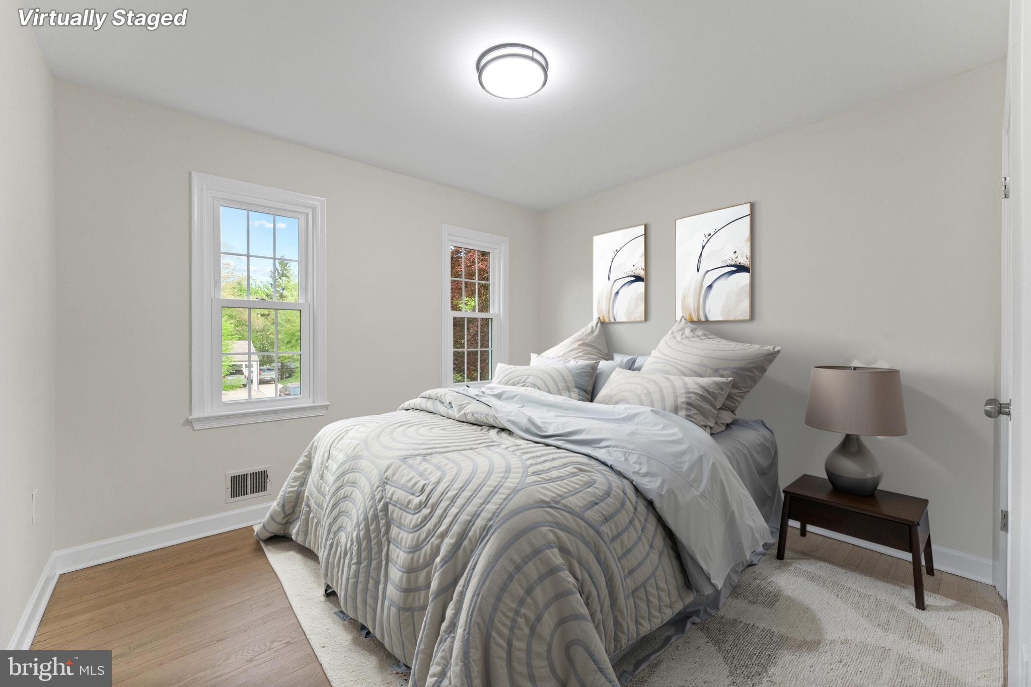 MANOR LAKE - Residential