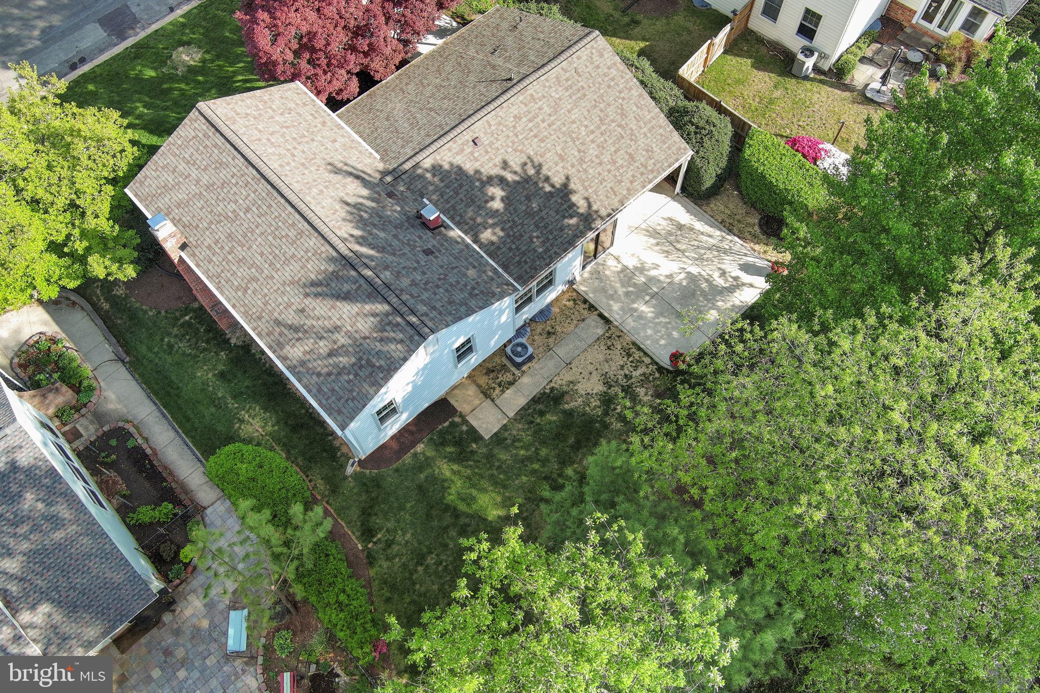 MANOR LAKE - Residential
