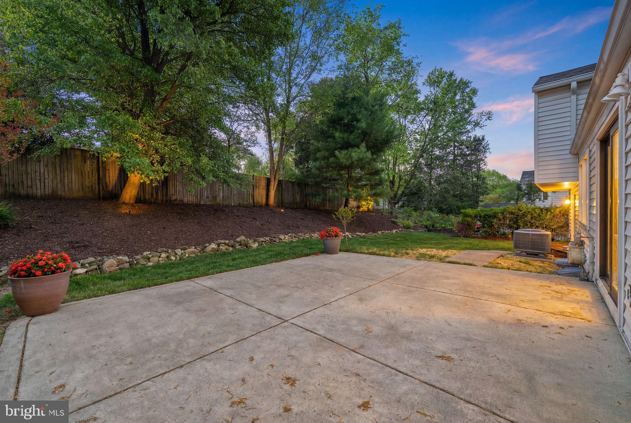 MANOR LAKE - Residential