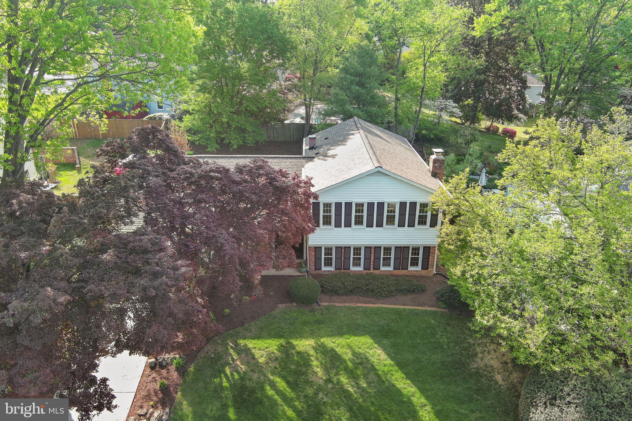 MANOR LAKE - Residential