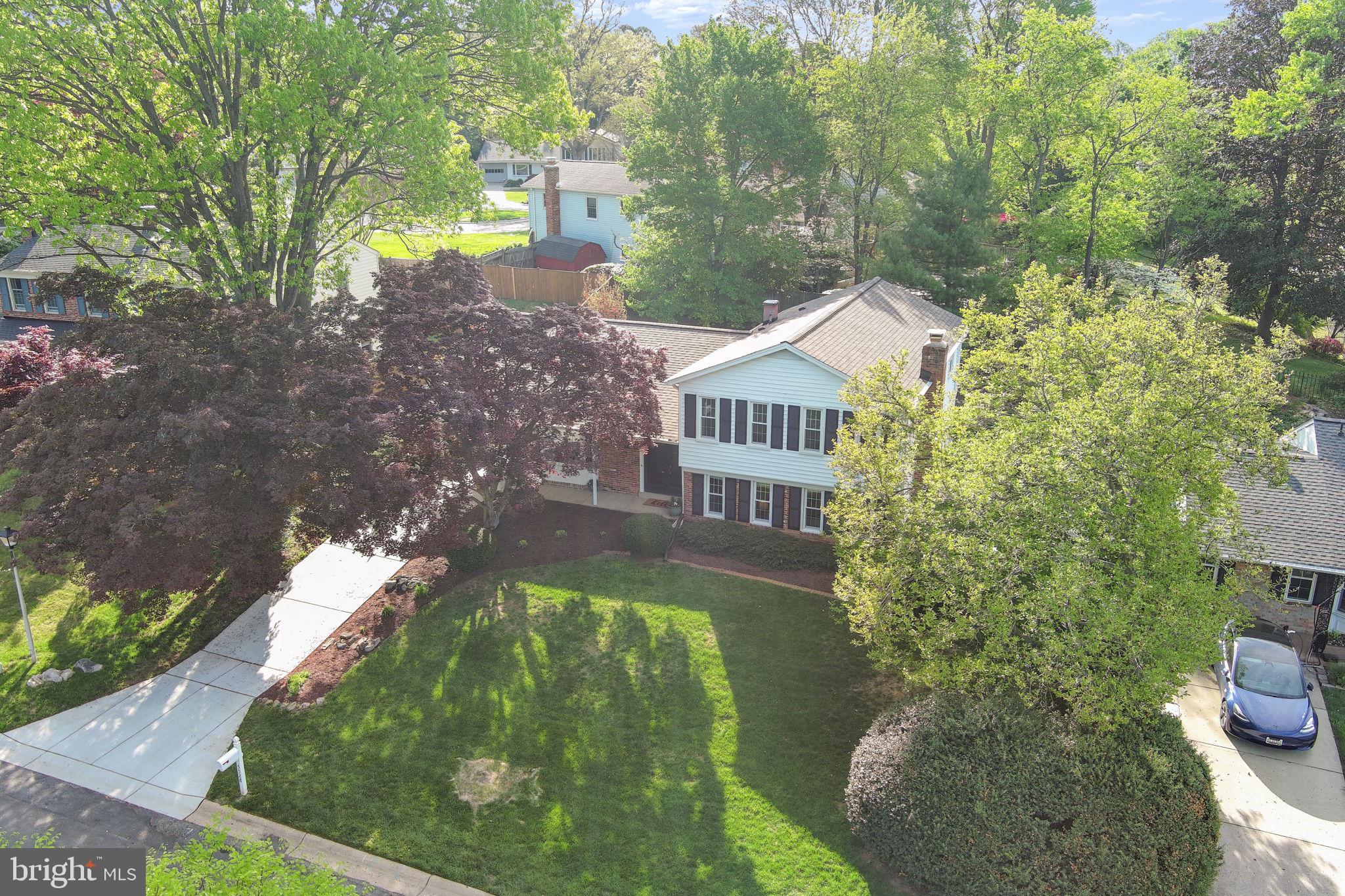MANOR LAKE - Residential