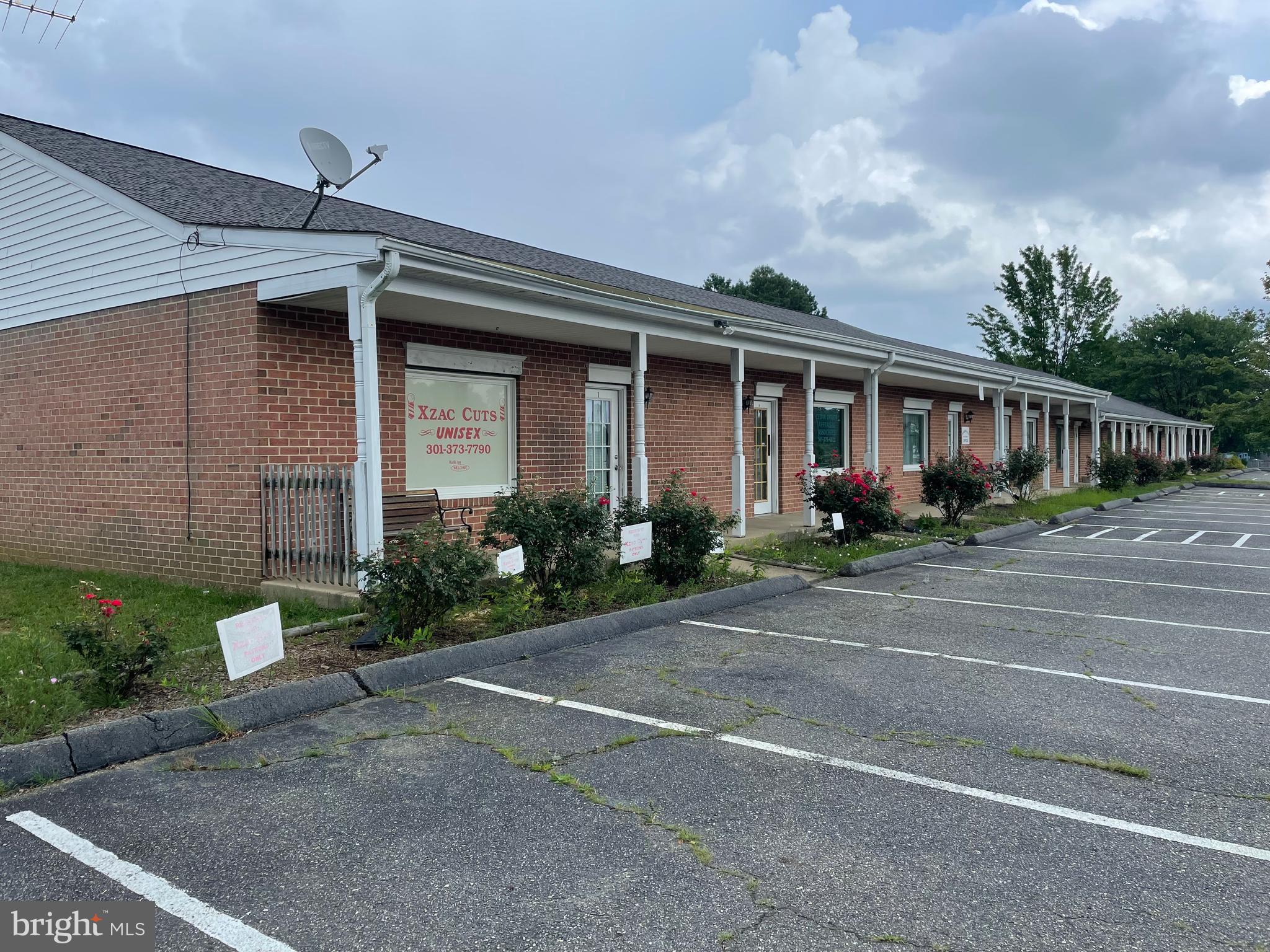 HOLLYWOOD PLAZA - Commercial Lease