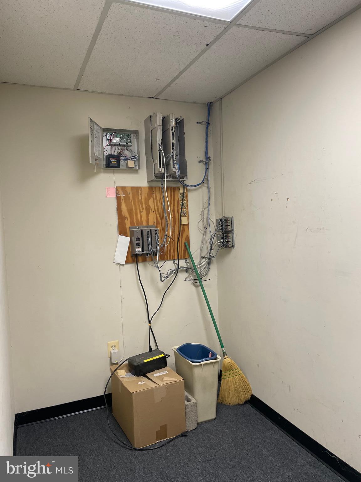 HOLLYWOOD PLAZA - Commercial Lease