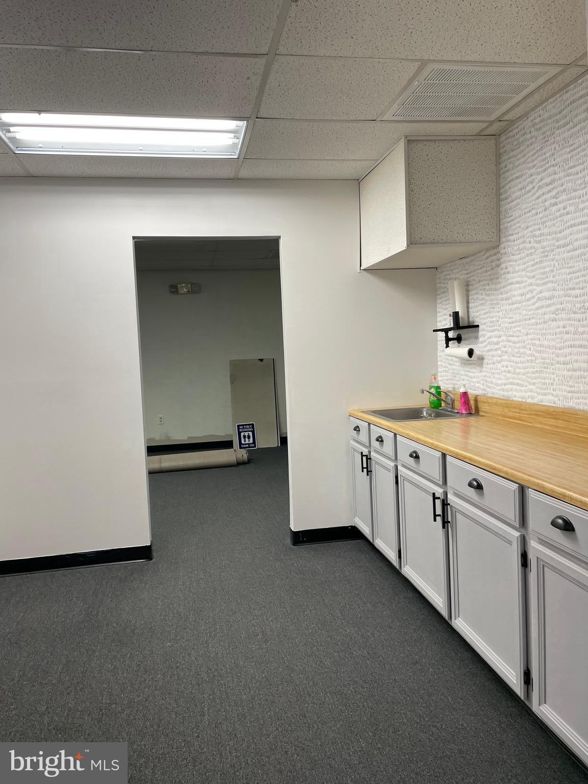 HOLLYWOOD PLAZA - Commercial Lease