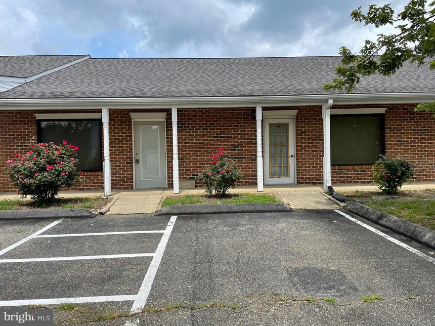 Double units E was separated from Unit D. Great location and price. Owner willing to negotiate a short build-out period.