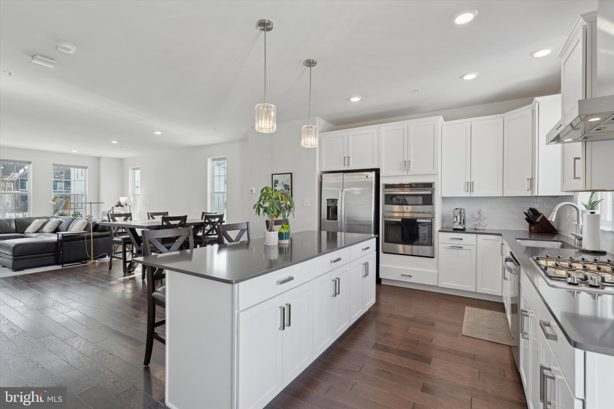 212 RED LEAF LANE