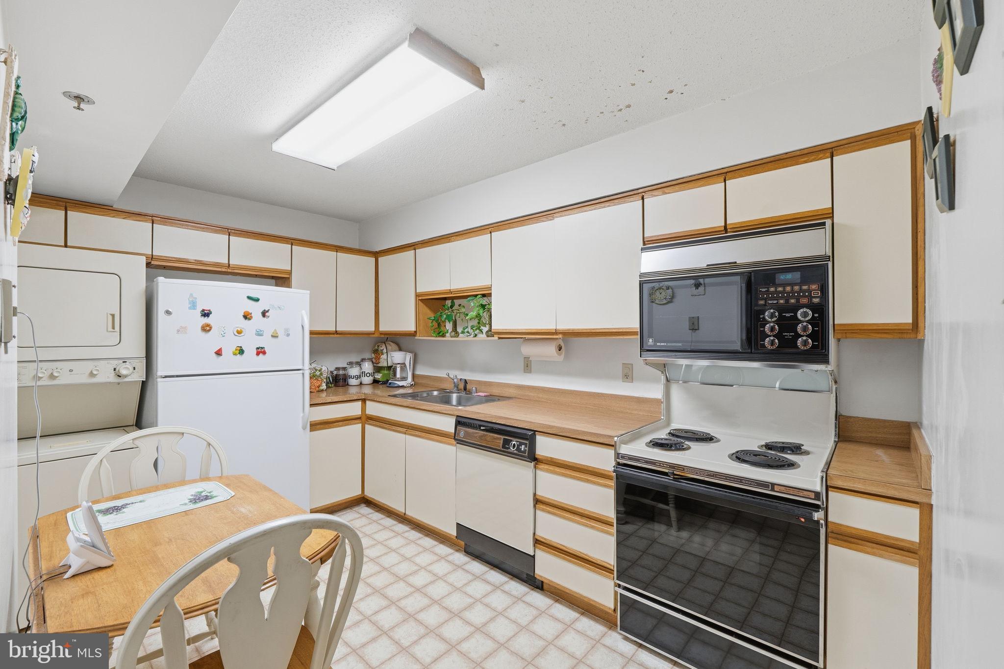 LEISURE WORLD - Residential