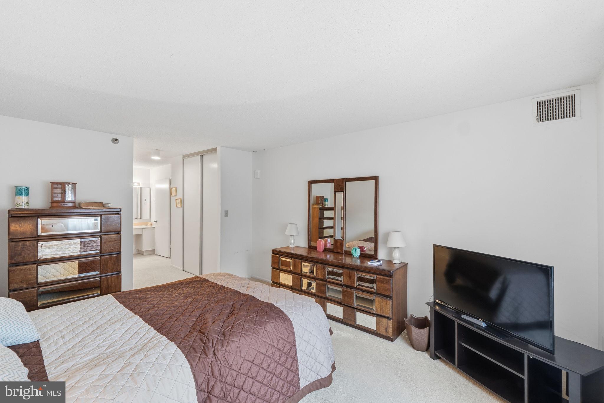 LEISURE WORLD - Residential