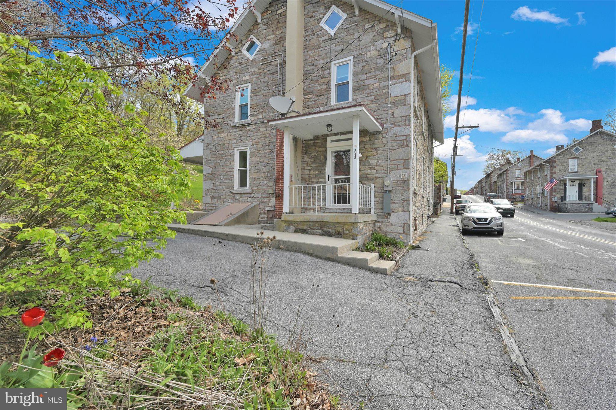 318 BOYD STREET