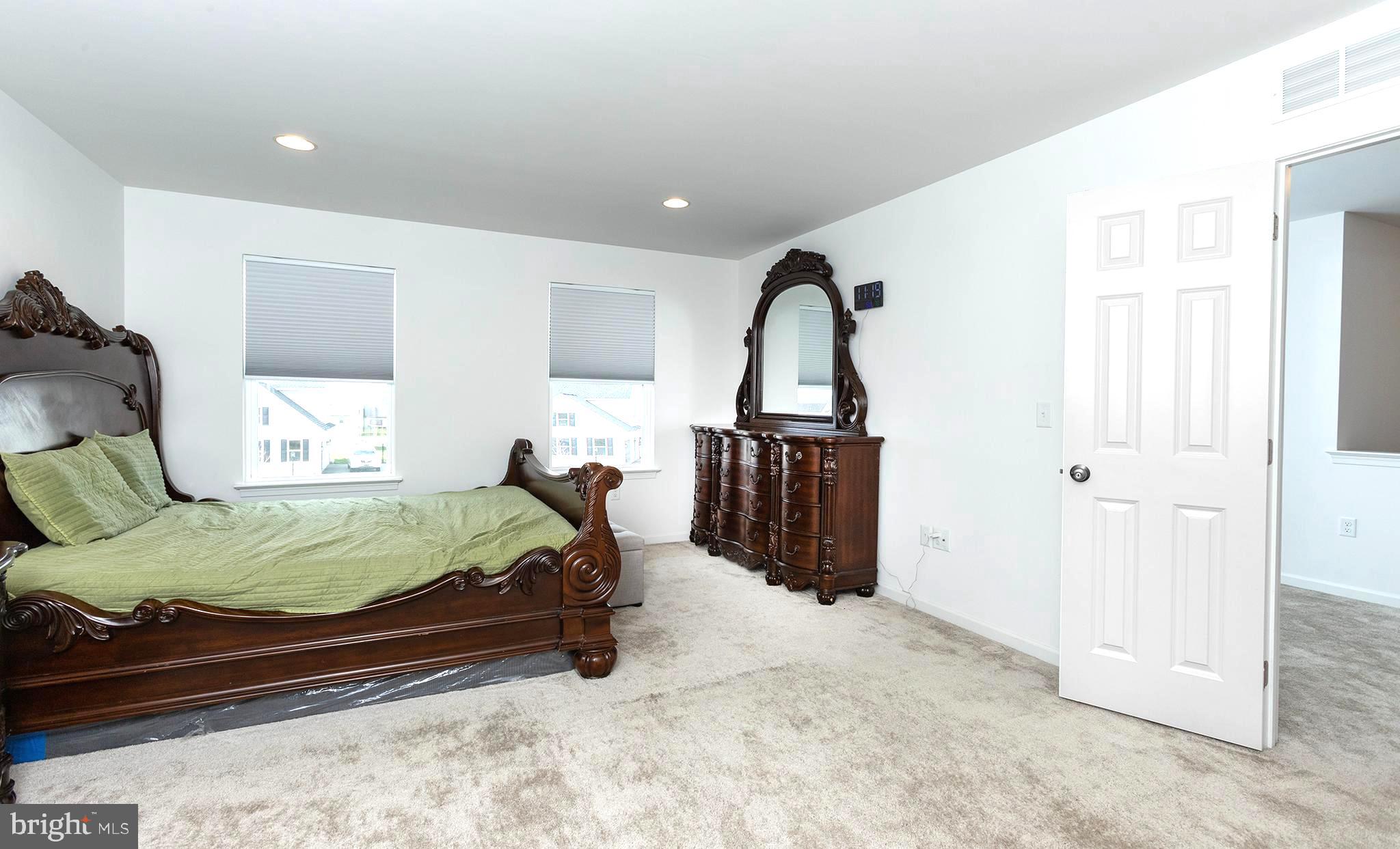 MEADOWBROOK FARMS - Residential