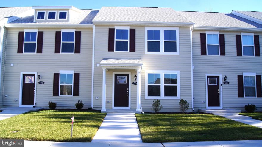 **OFFERING UP TO 10K IN CLOSING ASSISTANCE WITH USE OF PREFERRED LENDER AND TITLE.** SPECIAL FINANCING AVAILABLE - TERMS AND CONDITIONS APPLY.
MOVE-IN NOW! – Welcome to the charm that Pintail Landing has to offer.  Great location in established community, wooded area,, close to shopping, restaurants, main travel routes, medical, schools and more.