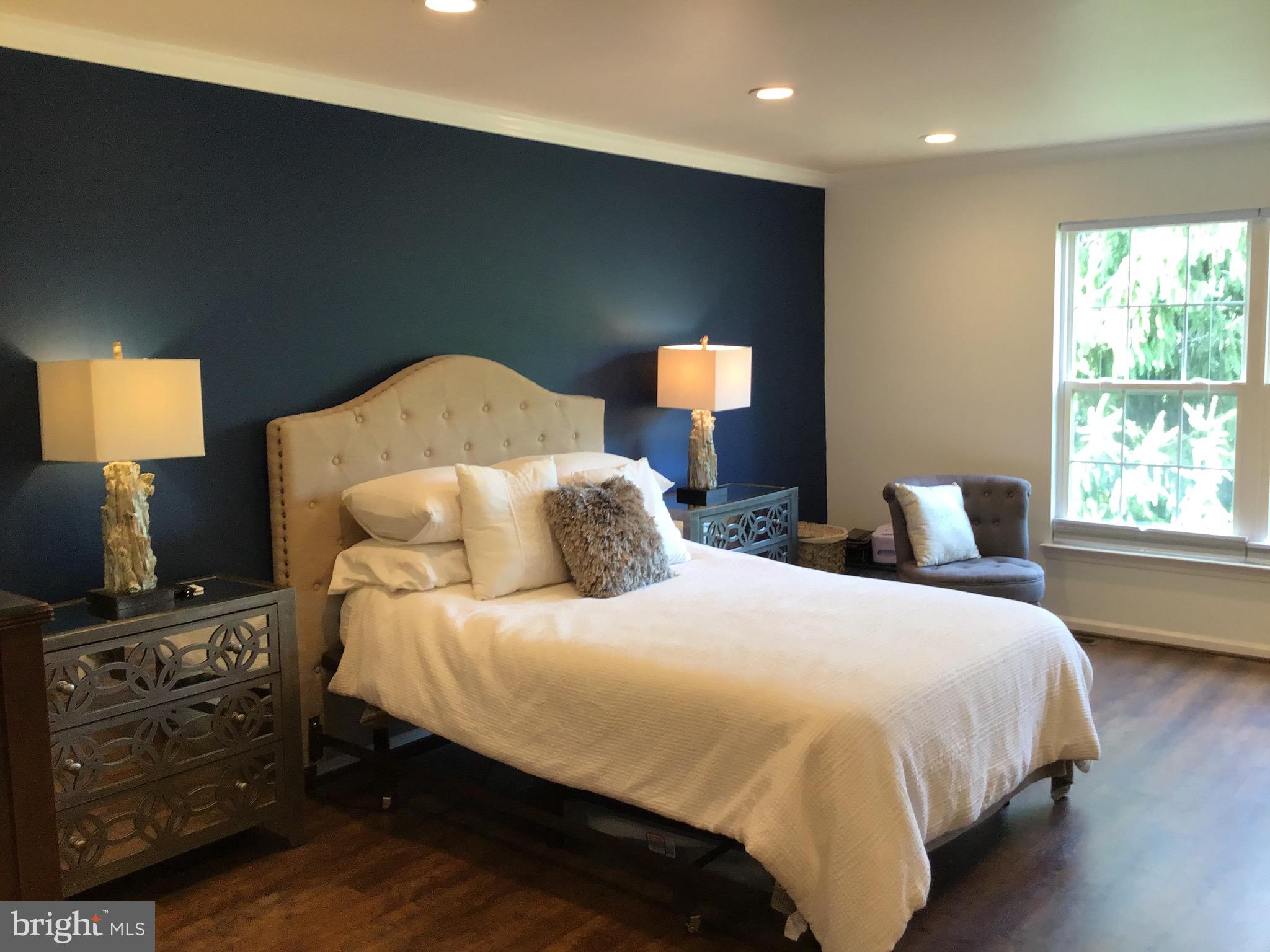 NORTHRIDGE - Residential