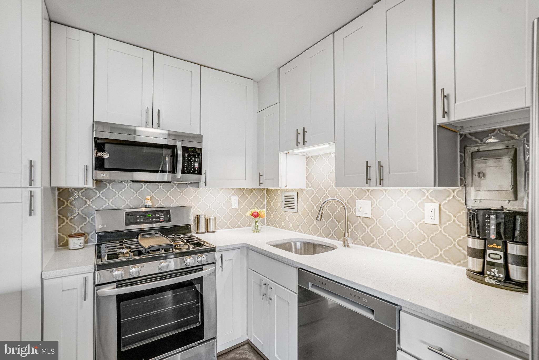 LAFAYETTE PARK - Residential Lease