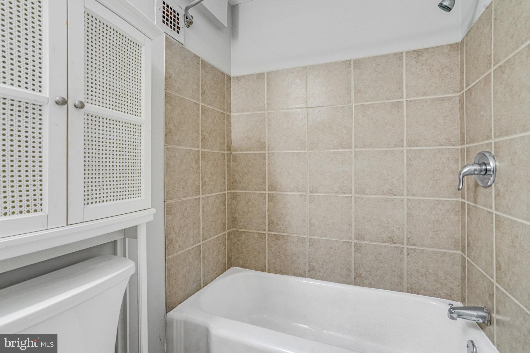 LAFAYETTE PARK - Residential Lease