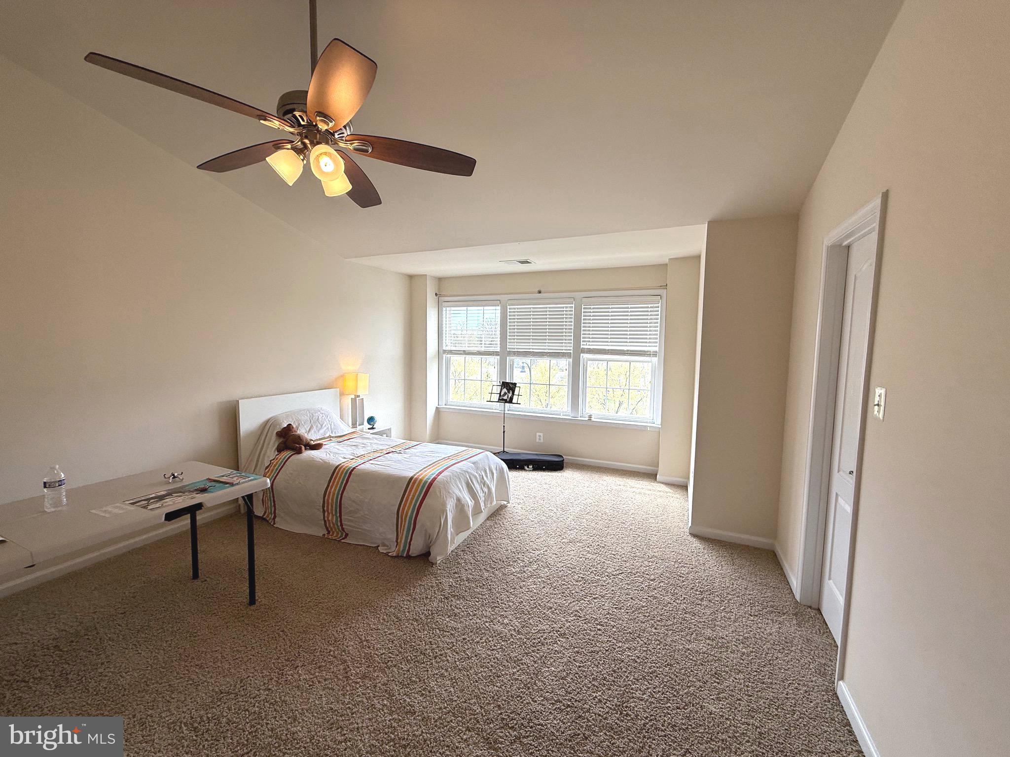 LANSDOWNE TOWN CENTER - Residential