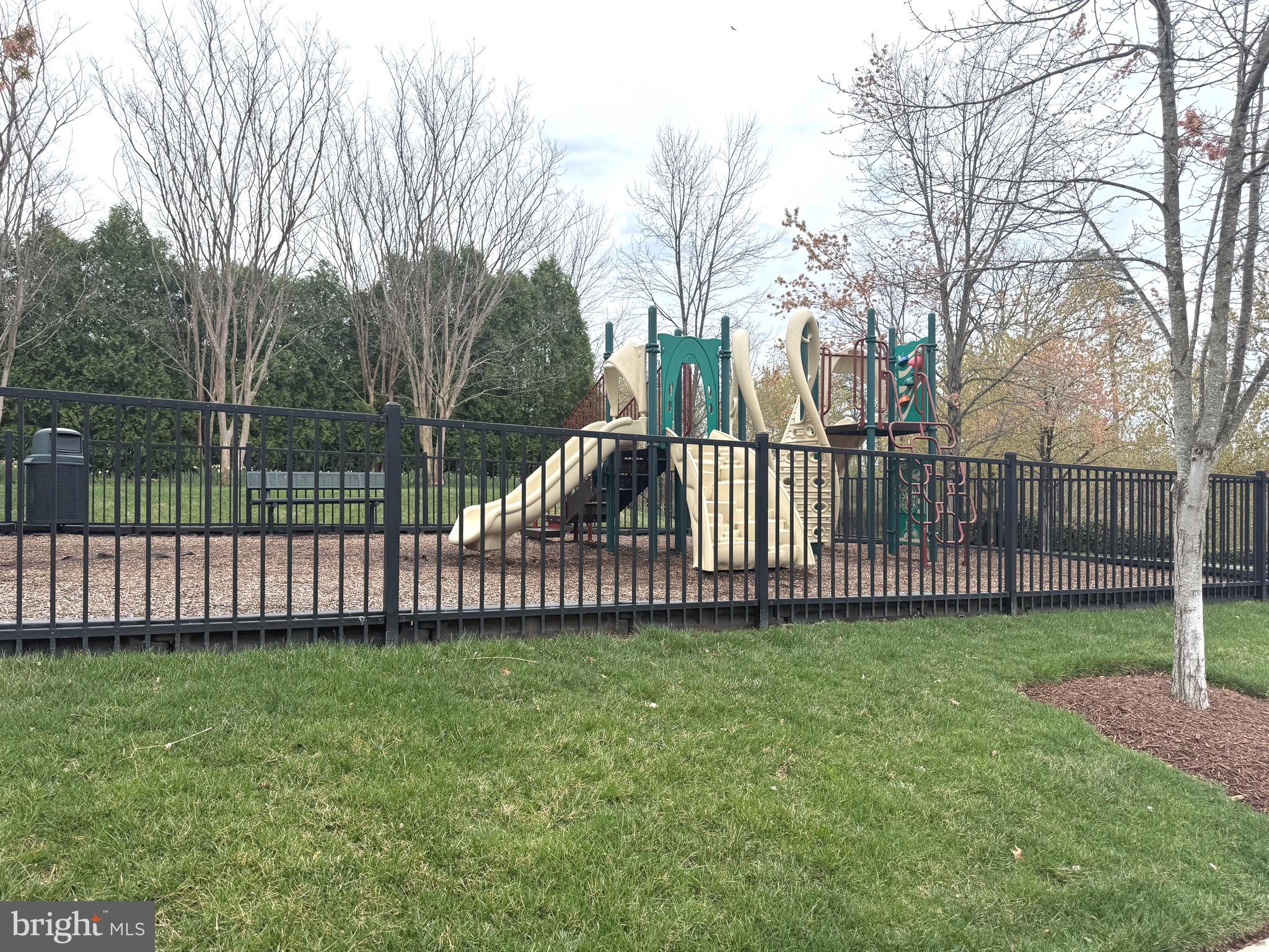 LANSDOWNE TOWN CENTER - Residential