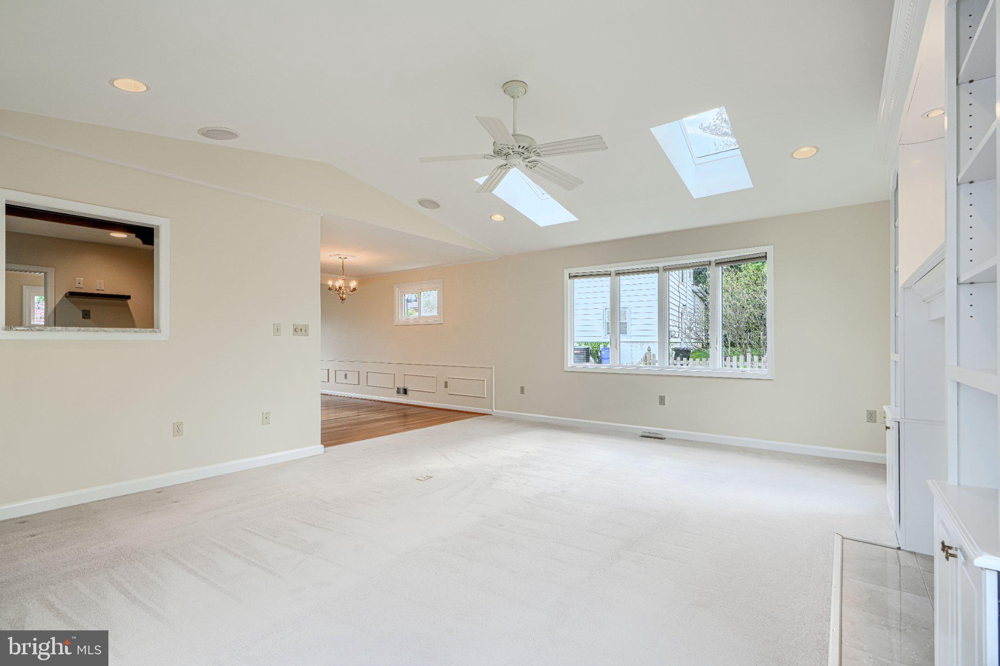 RIDGEFIELD - Residential