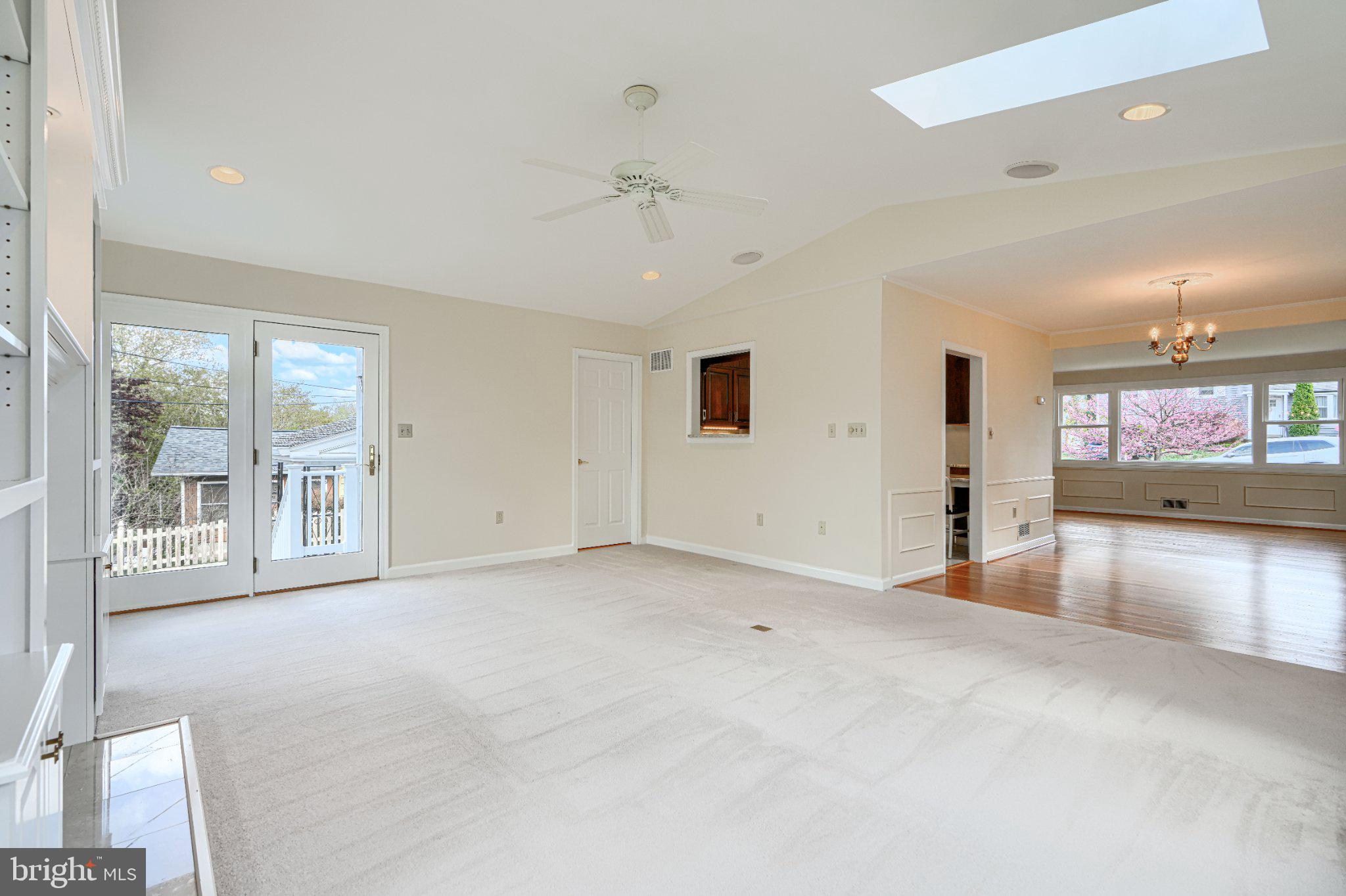 RIDGEFIELD - Residential