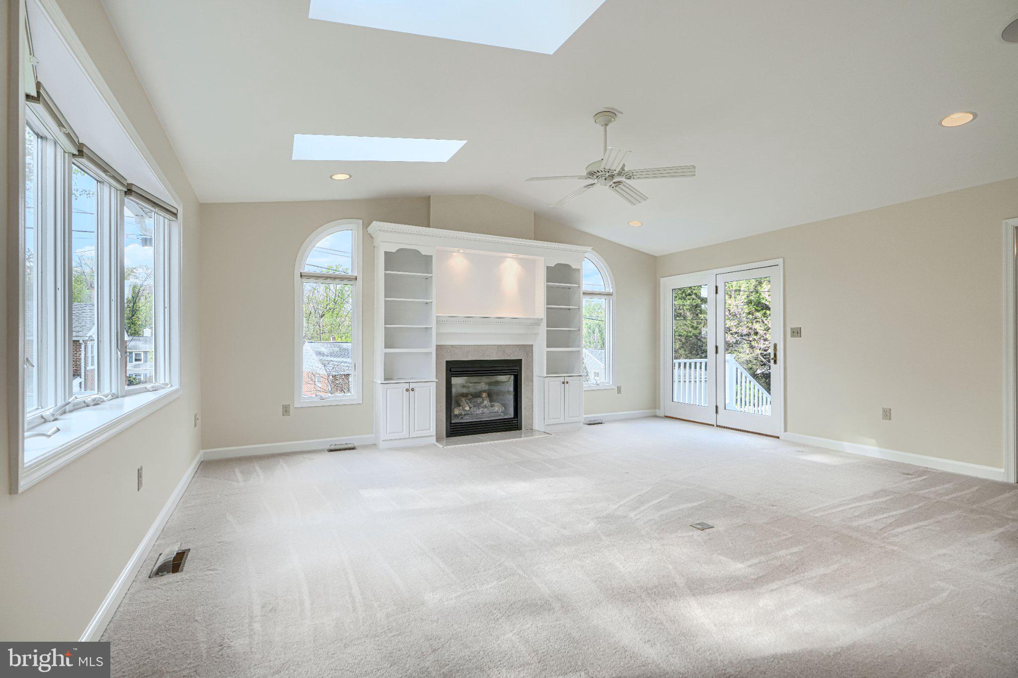 RIDGEFIELD - Residential