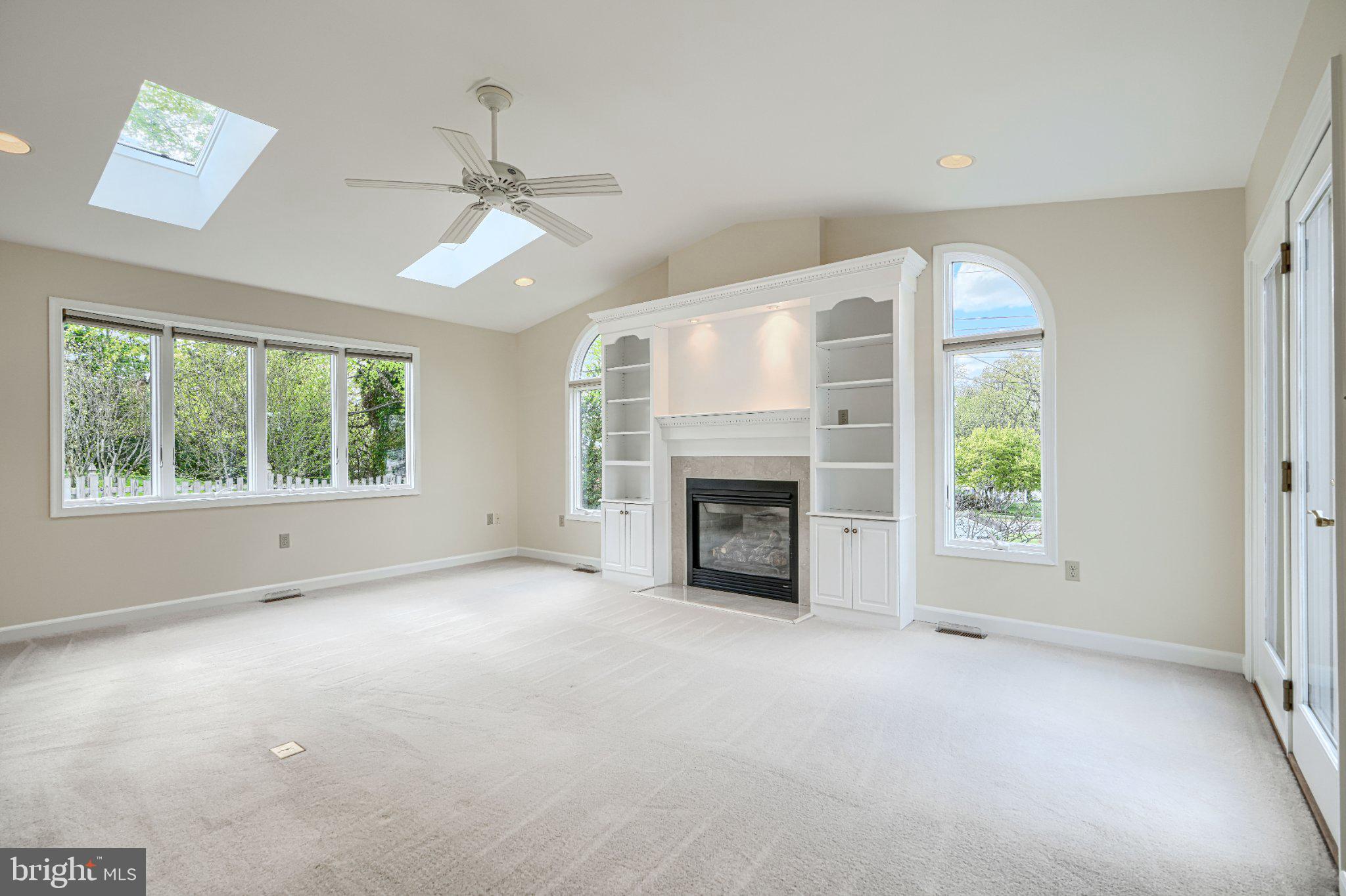 RIDGEFIELD - Residential