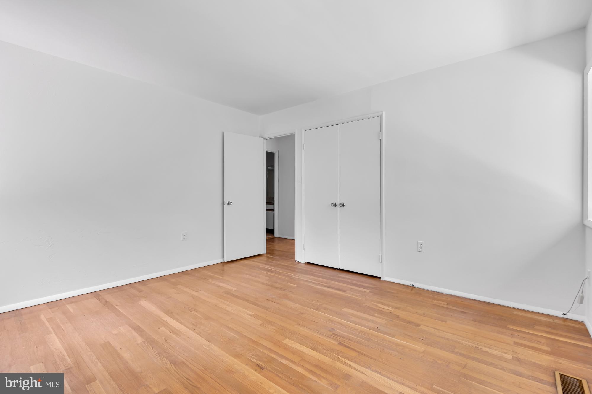 MANOR WOODS - Residential