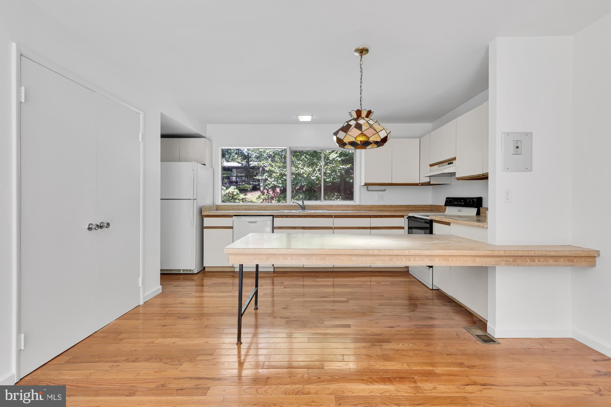 MANOR WOODS - Residential