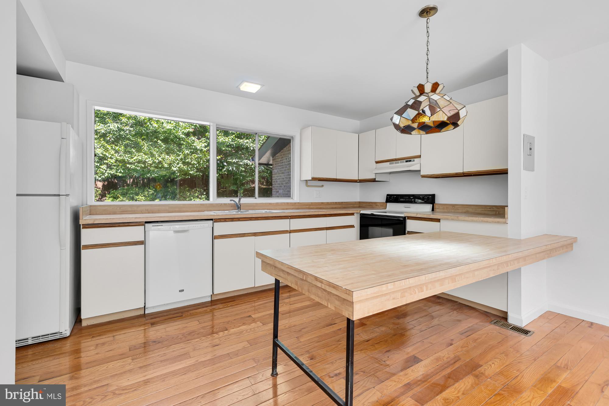 MANOR WOODS - Residential