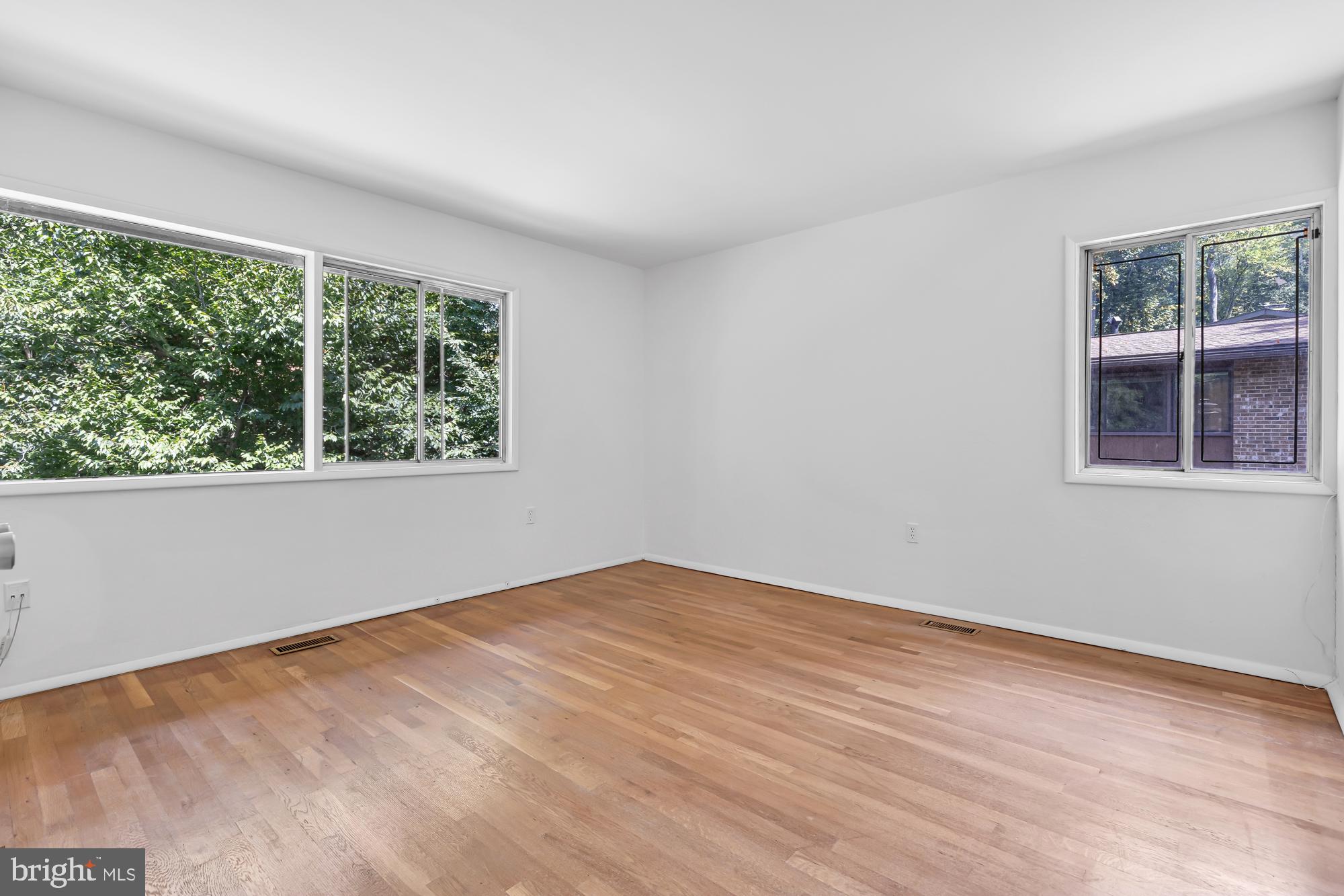 MANOR WOODS - Residential