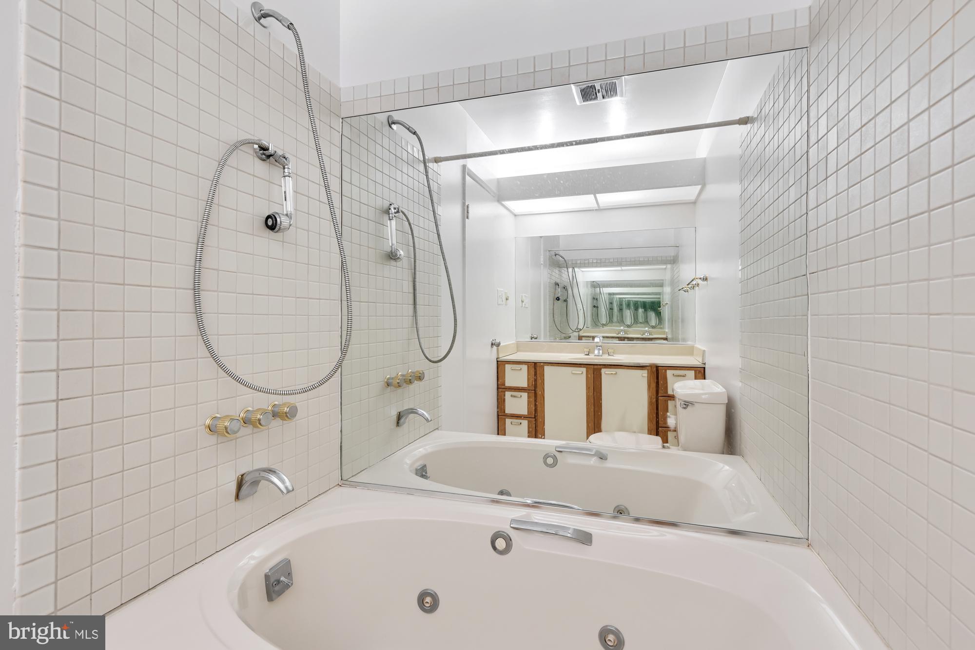 MANOR WOODS - Residential