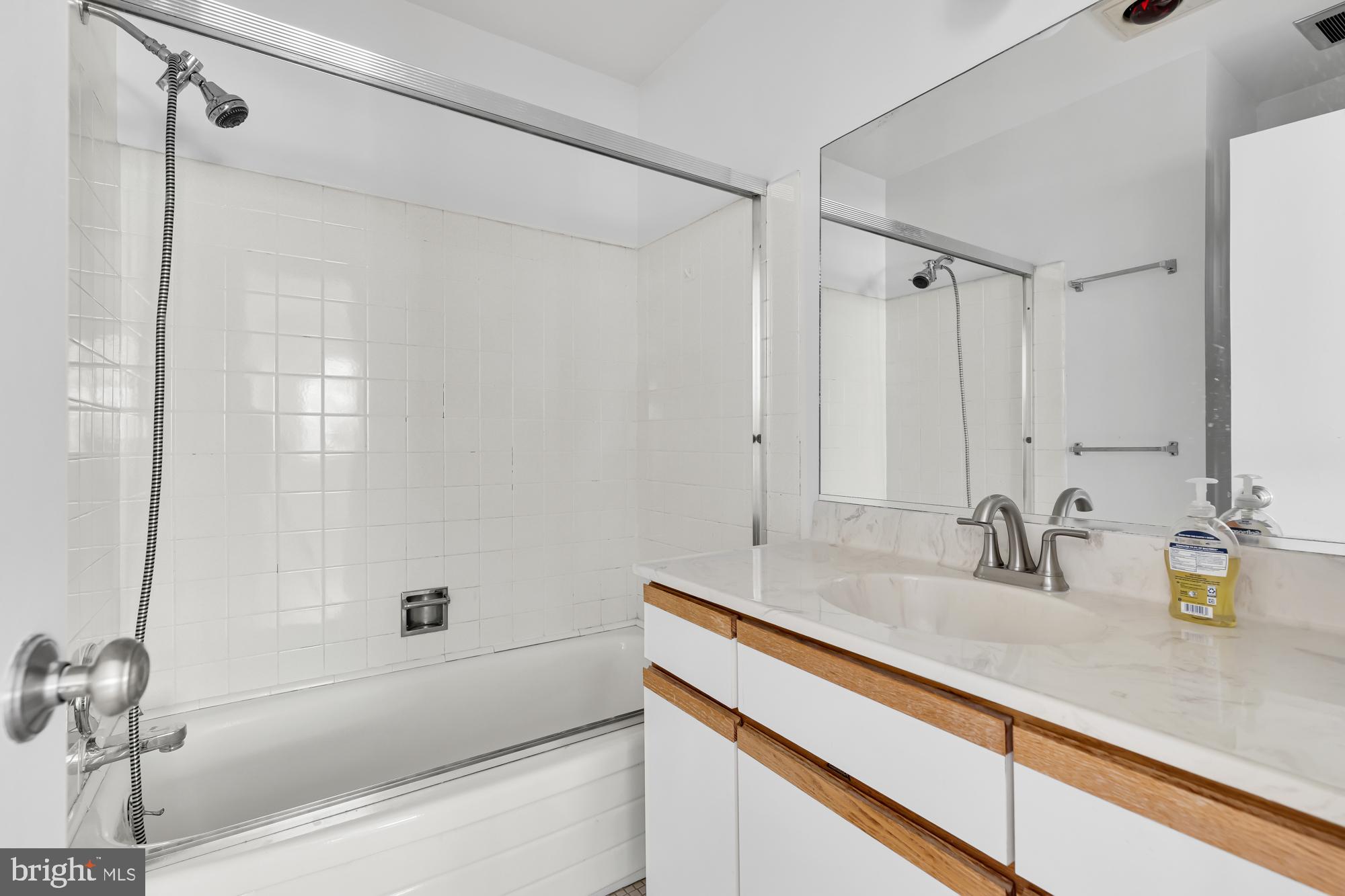 MANOR WOODS - Residential