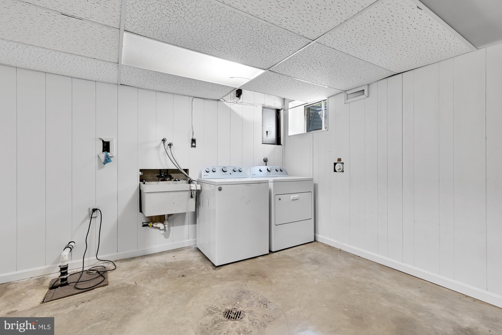 MANOR WOODS - Residential