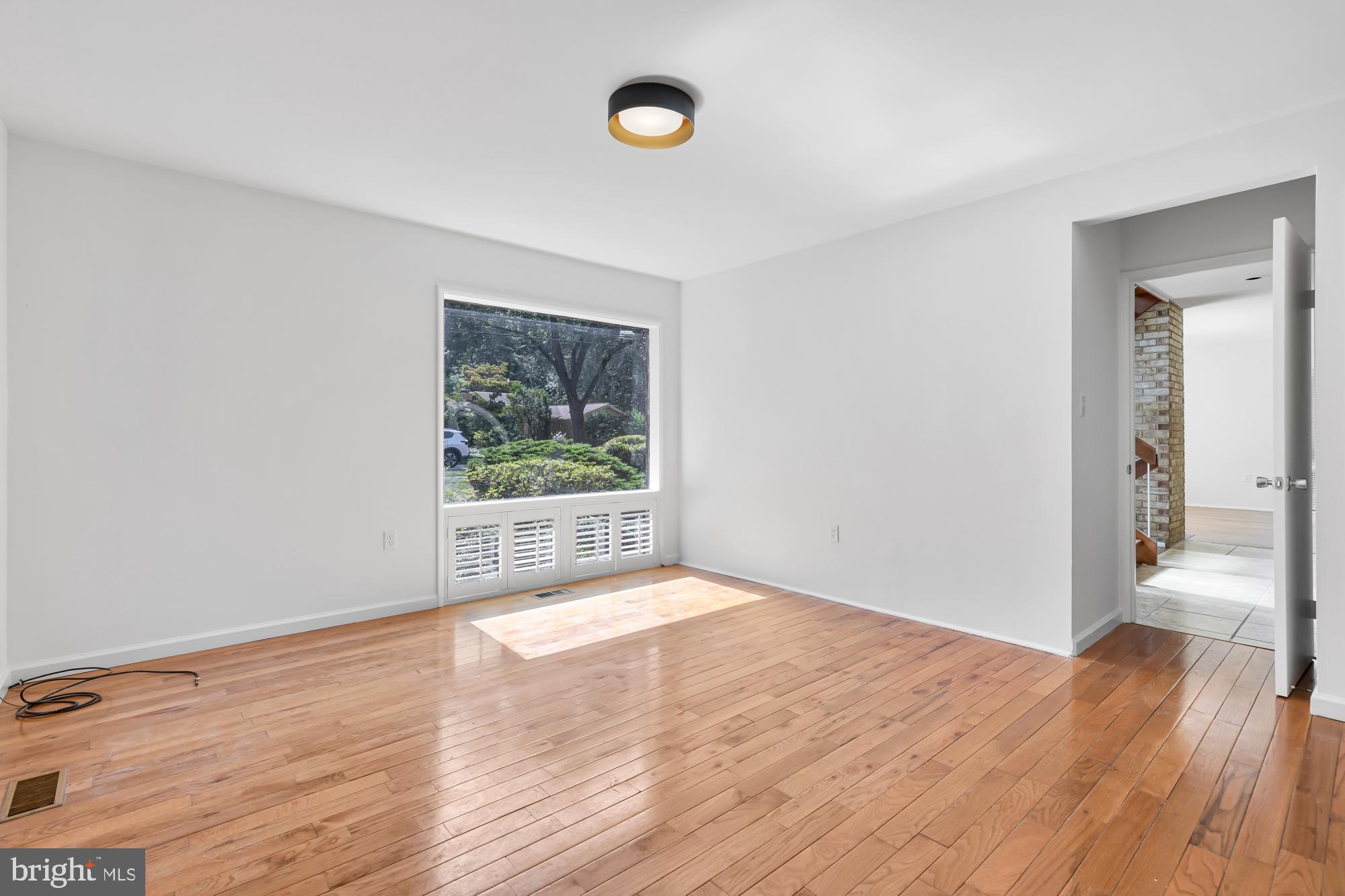 MANOR WOODS - Residential