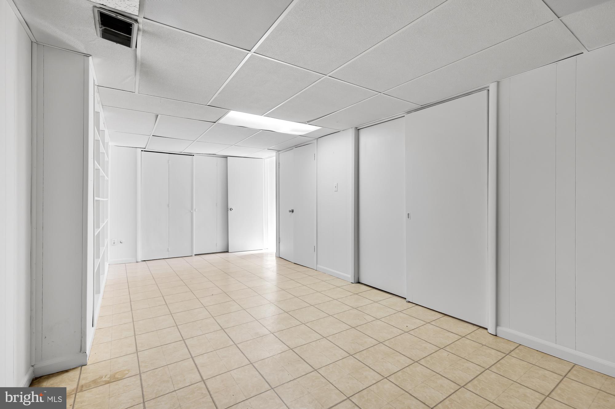 MANOR WOODS - Residential