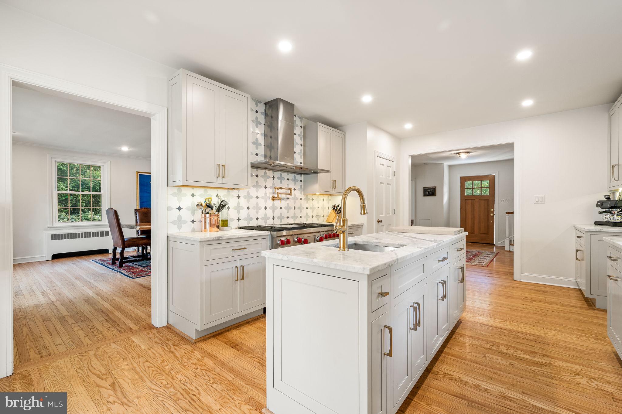 CHESTNUT HILL - Residential