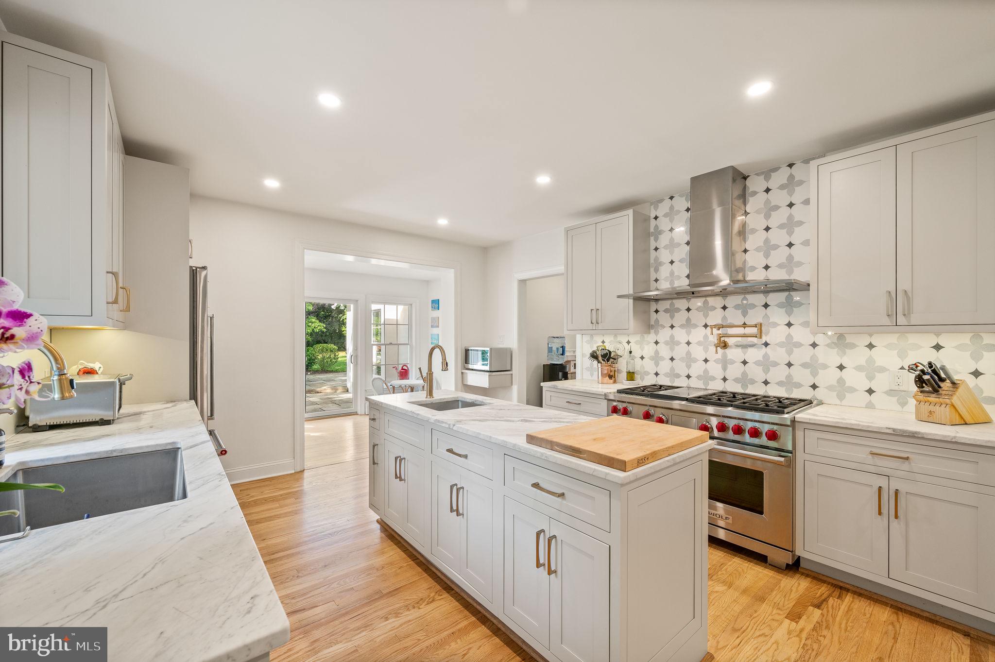 CHESTNUT HILL - Residential