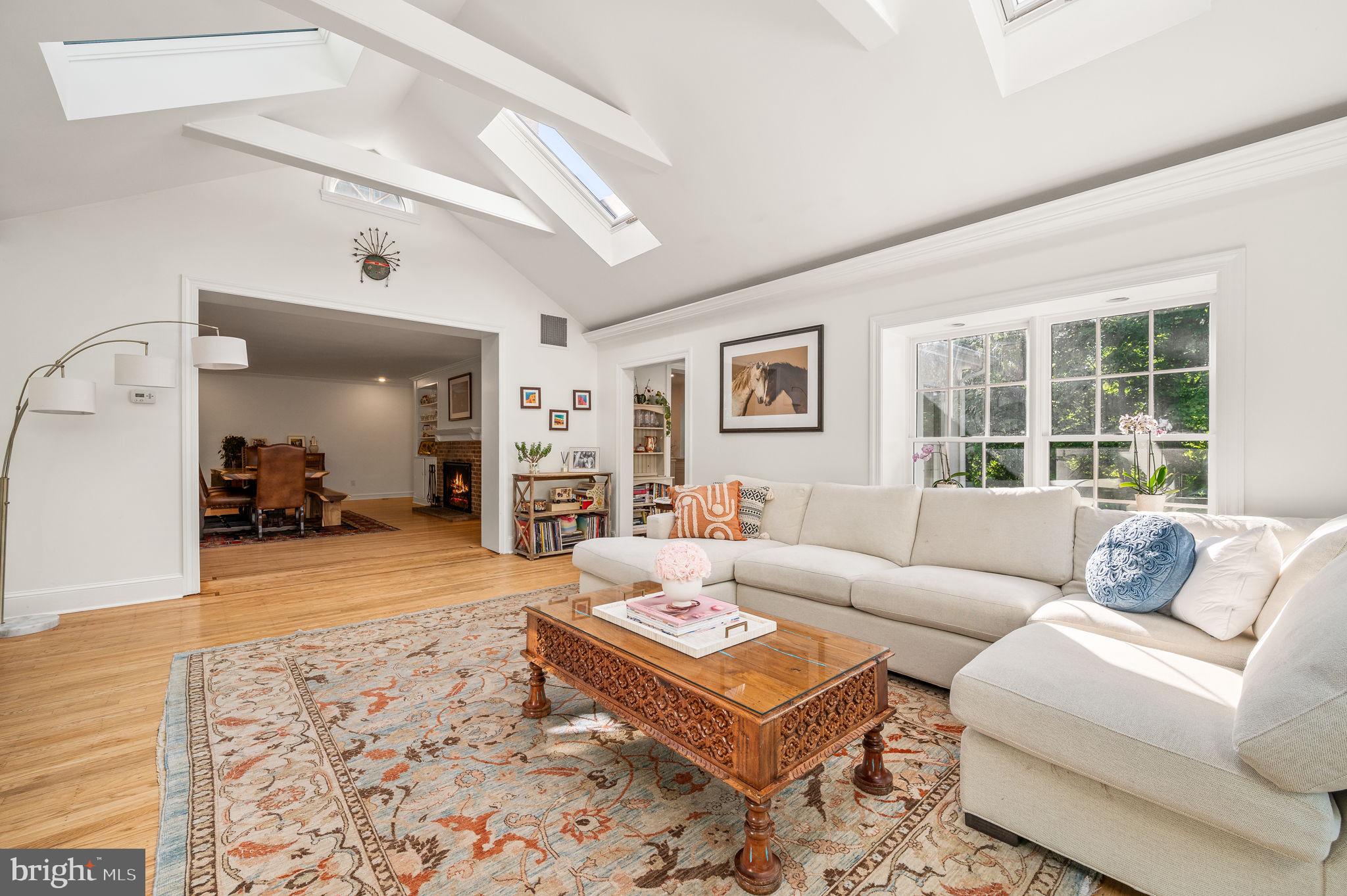 CHESTNUT HILL - Residential