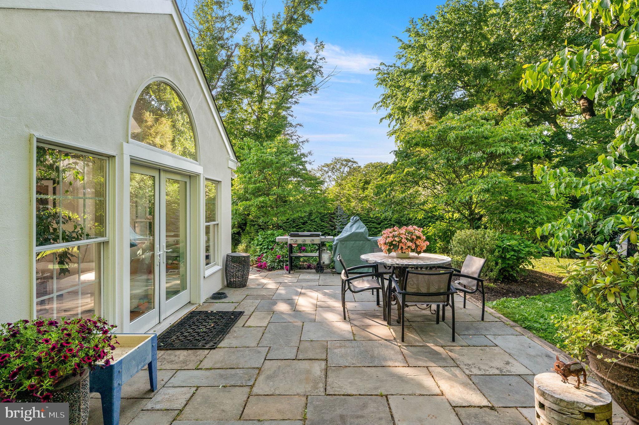 CHESTNUT HILL - Residential