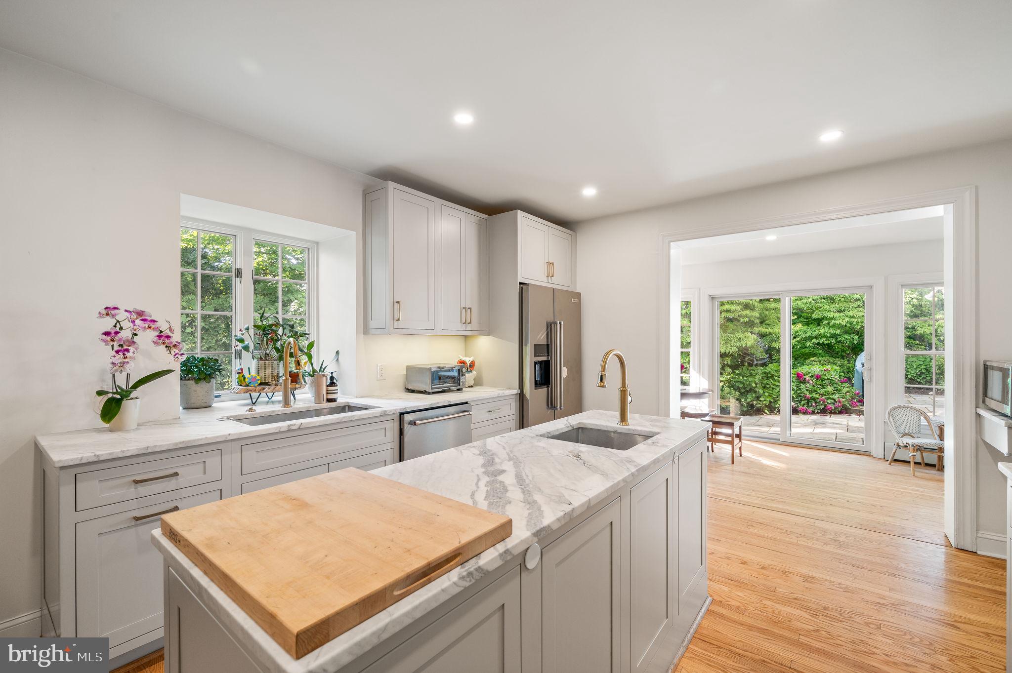 CHESTNUT HILL - Residential