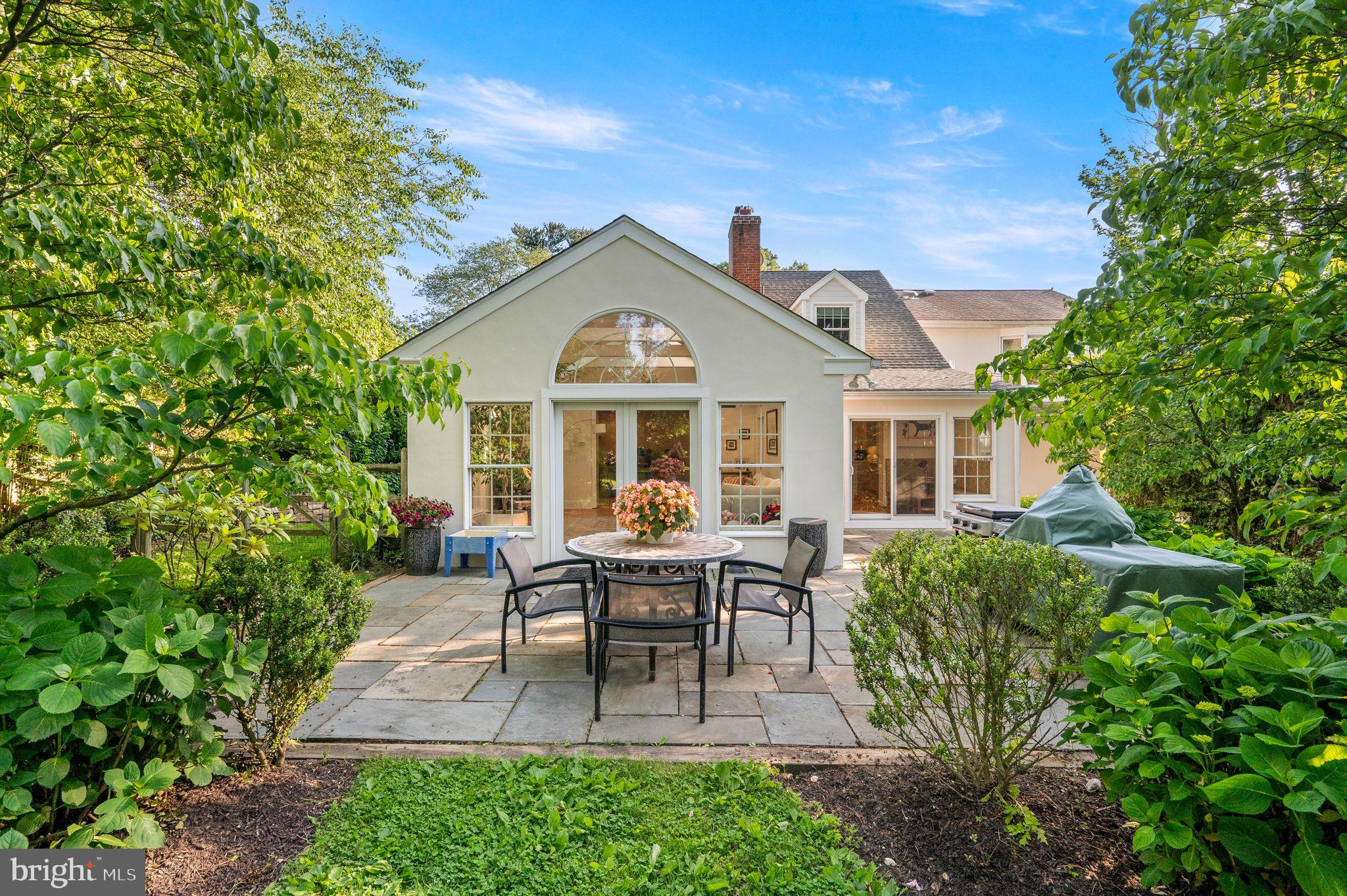 CHESTNUT HILL - Residential