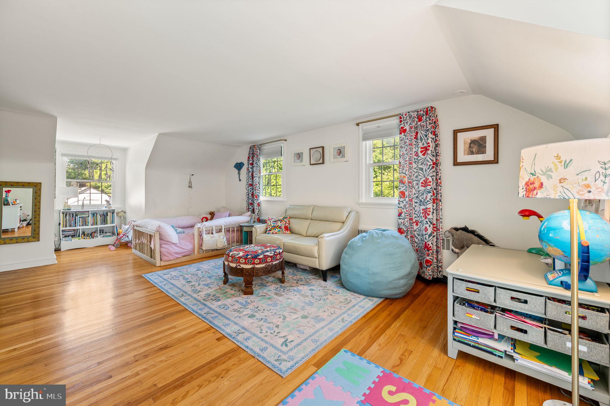 CHESTNUT HILL - Residential