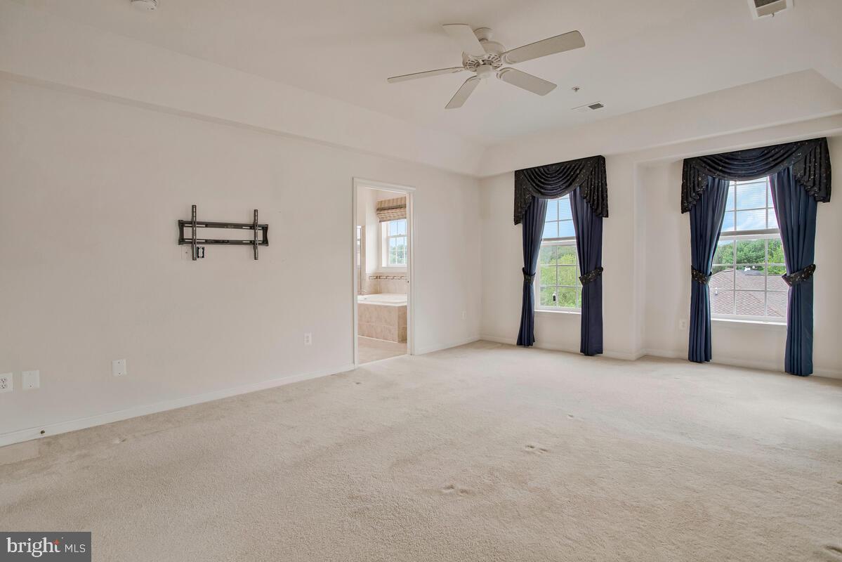 GATHERINGS AT LYNDWOOD - Residential