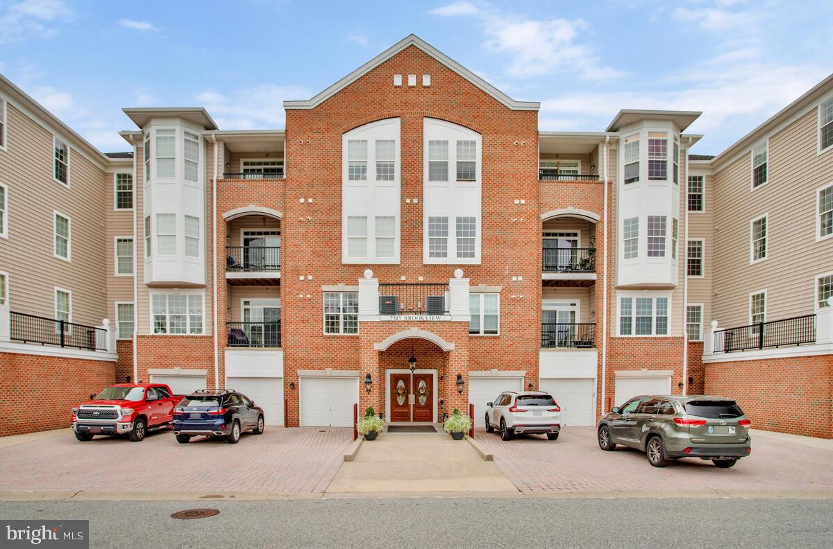 GATHERINGS AT LYNDWOOD - Residential