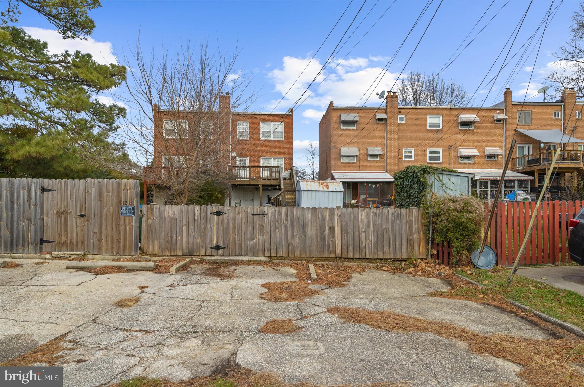 MEDFIELD - Residential