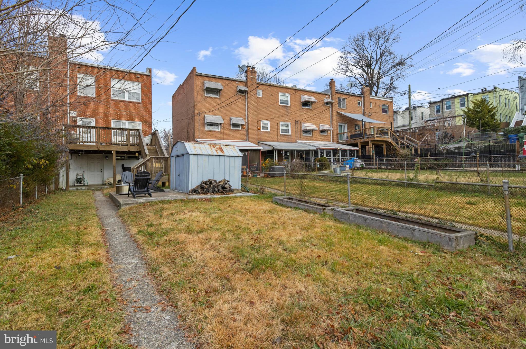 MEDFIELD - Residential